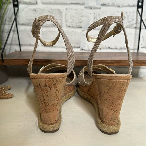 GUESS Metallic Strappy Platform Wedges Womens Size 9 - Picture 6 of 9